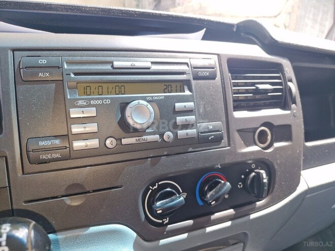 Ford Transit-8