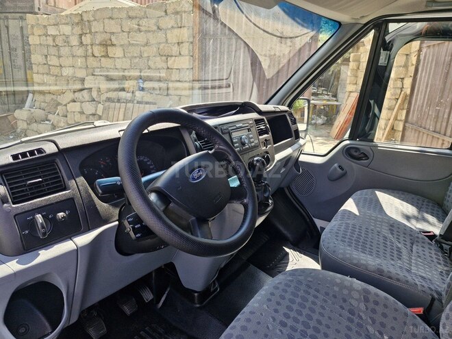 Ford Transit-7
