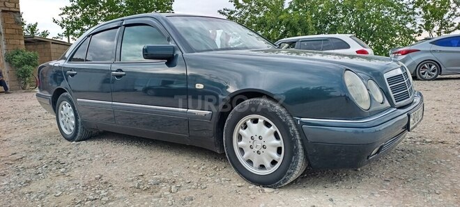 Mercedes E 240-2