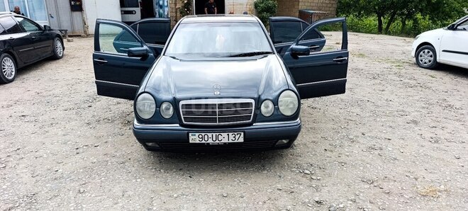 Mercedes E 240-6