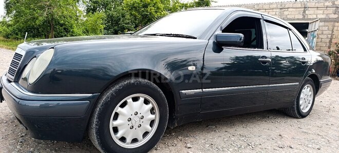 Mercedes E 240-5