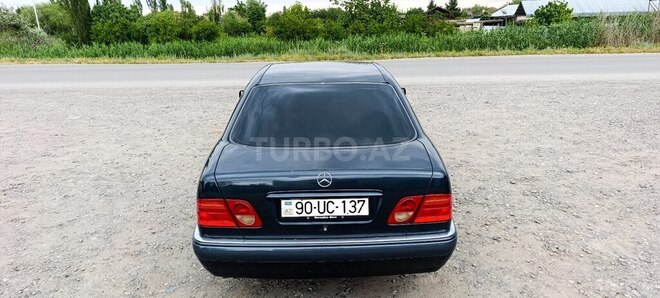 Mercedes E 240-3