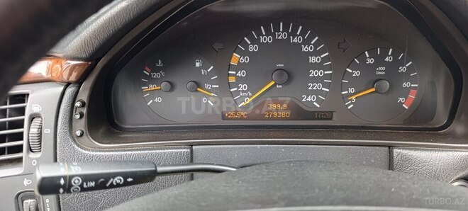 Mercedes E 240-10
