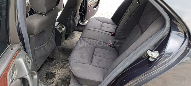 Mercedes E 240-8