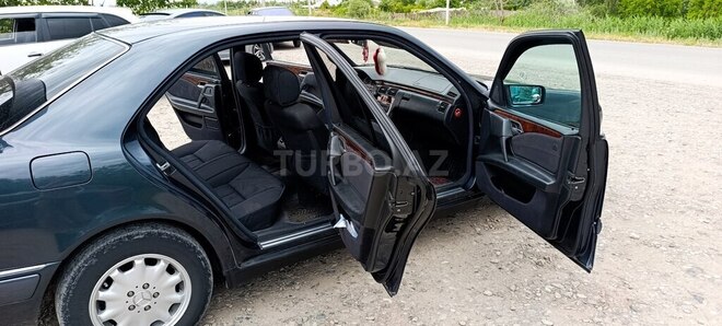Mercedes E 240-12