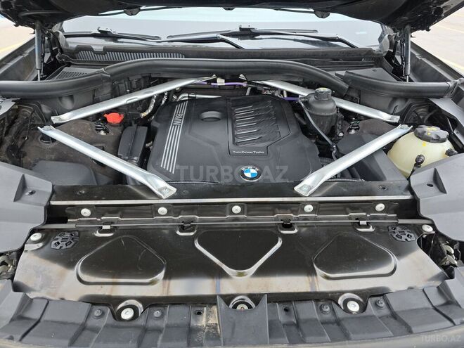 BMW X7-10