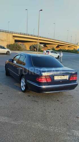 Mercedes E 270-2