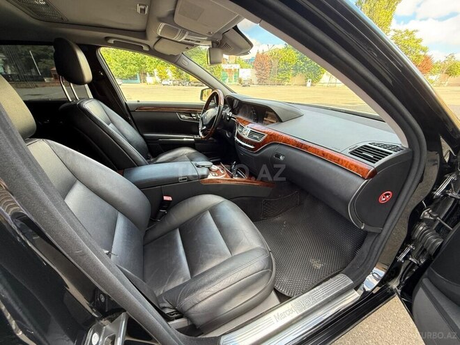 Mercedes S 550-11
