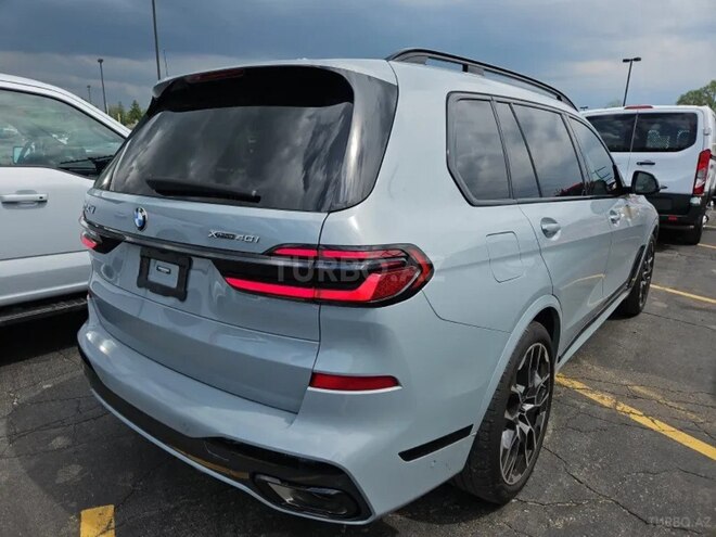 BMW X7-4