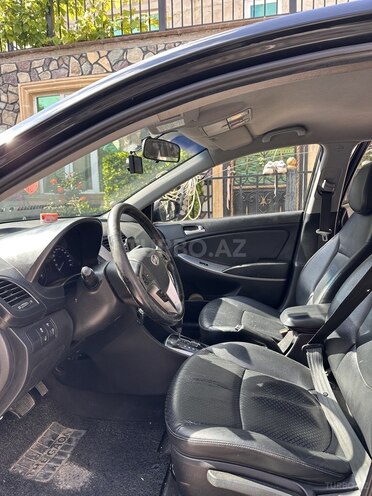 Hyundai Accent-10