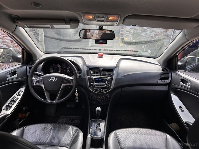 Hyundai Accent-9