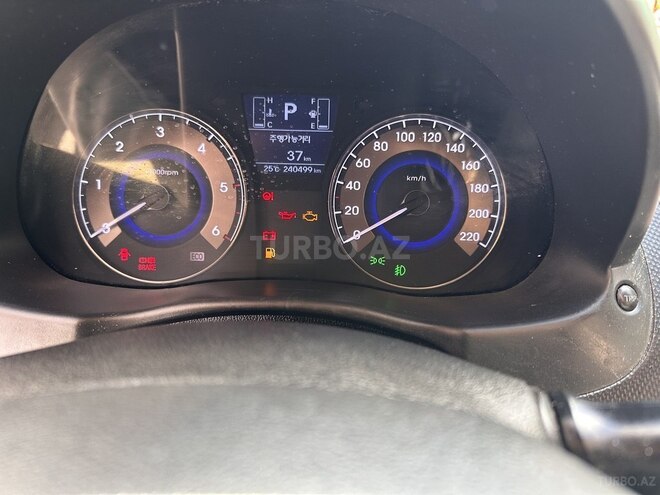 Hyundai Accent-8