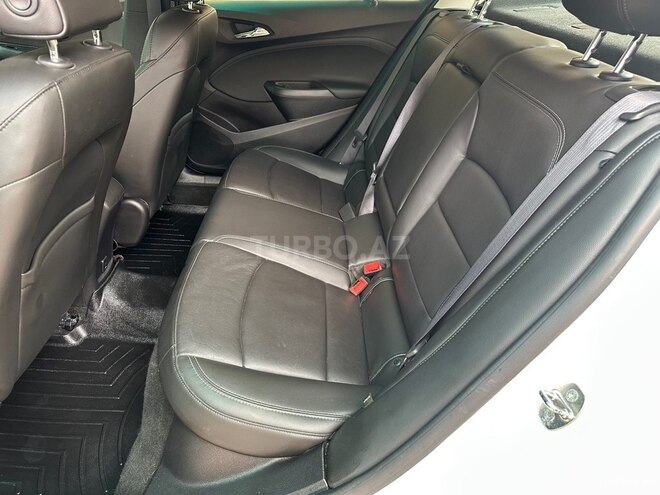 Chevrolet Cruze-12