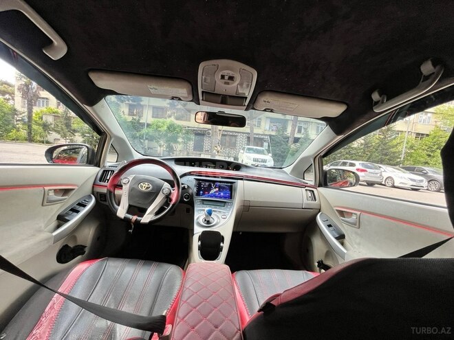 Toyota Prius-7