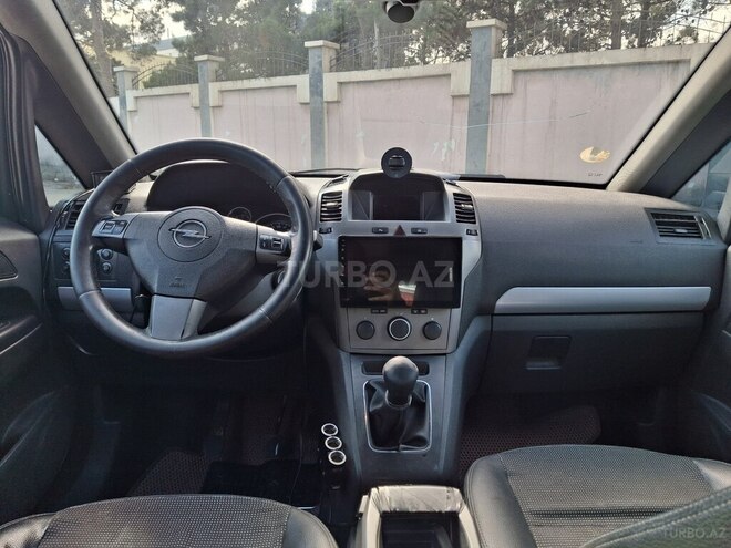 Opel Zafira-10