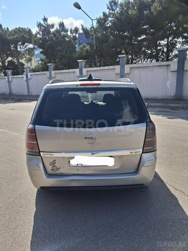 Opel Zafira-4