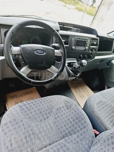 Ford Transit-7