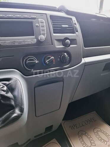 Ford Transit-10