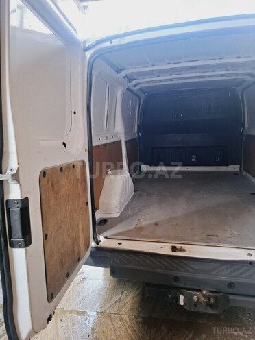 Ford Transit-12