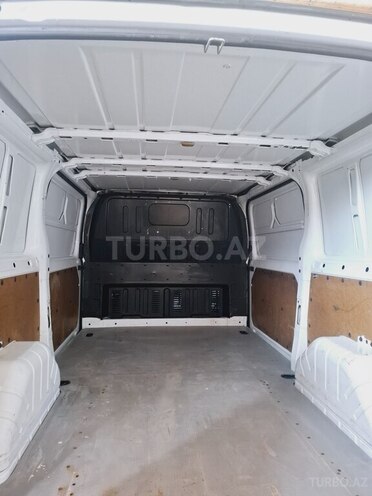 Ford Transit-13