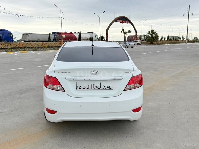 Hyundai Accent-2
