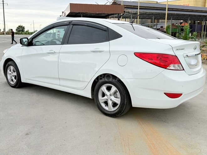 Hyundai Accent-5