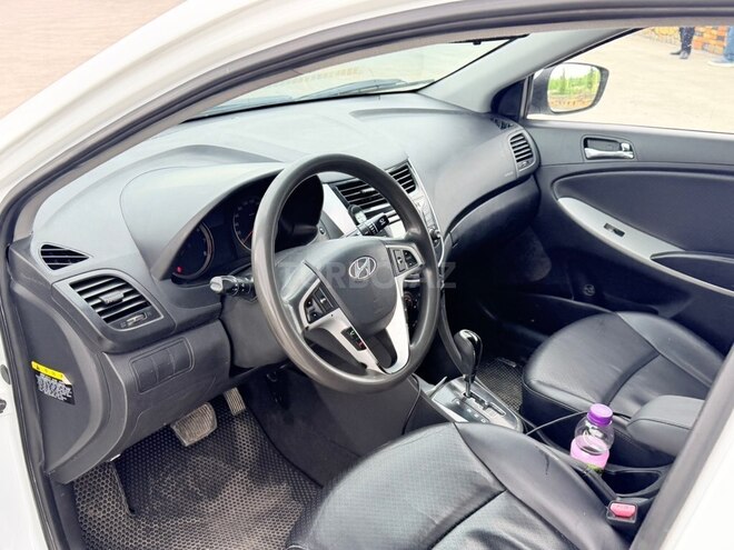 Hyundai Accent-8