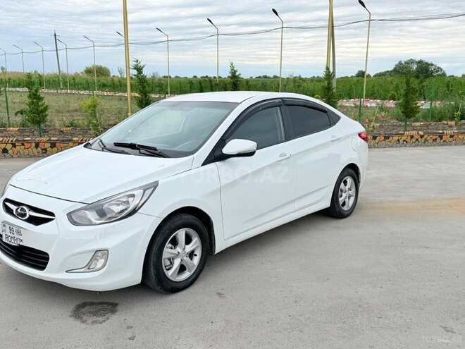 Hyundai Accent-7