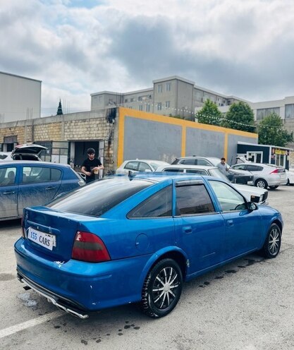 Opel Vectra-4