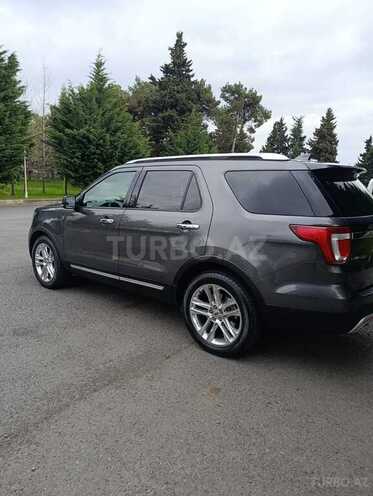 Ford Explorer-5