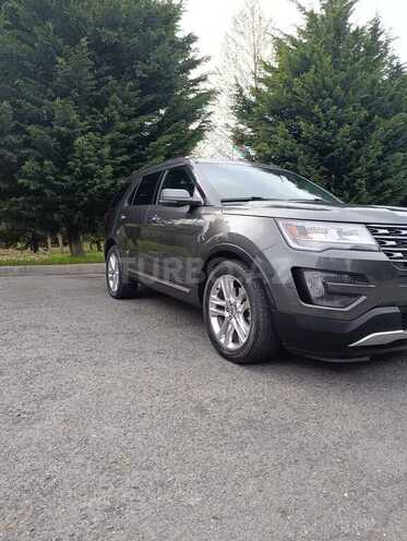 Ford Explorer-4