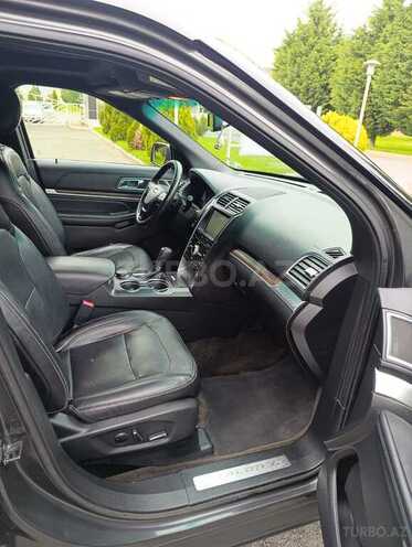 Ford Explorer-11