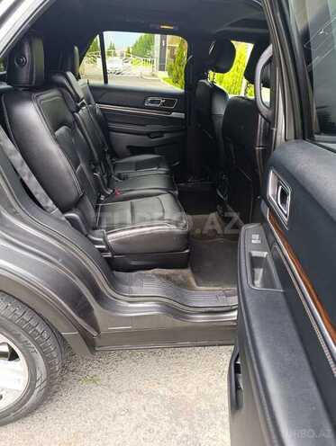 Ford Explorer-14