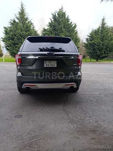Ford Explorer-17