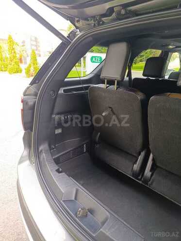 Ford Explorer-13