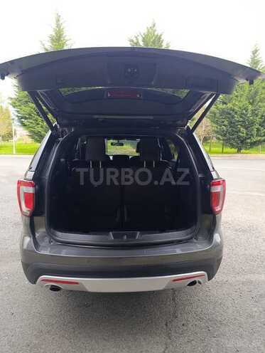 Ford Explorer-18