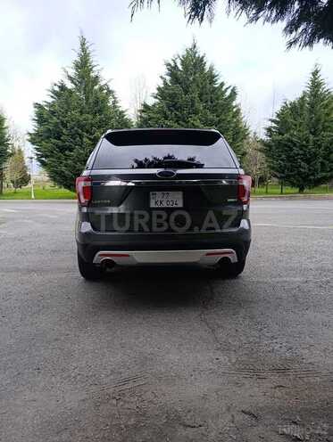 Ford Explorer-8