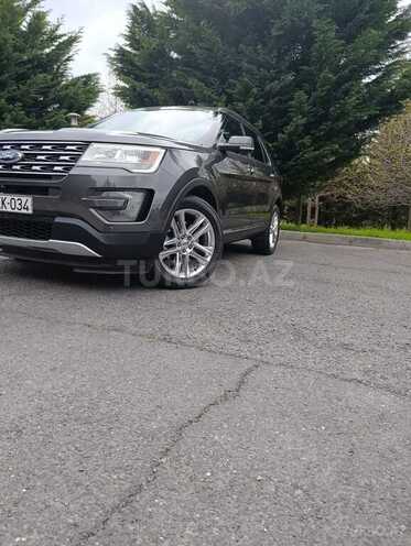 Ford Explorer-12