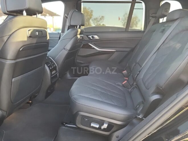 BMW X7-8