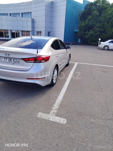 Hyundai Elantra-6