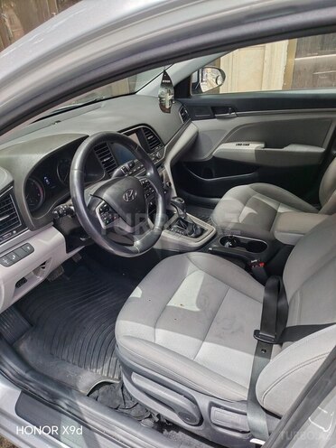 Hyundai Elantra-9