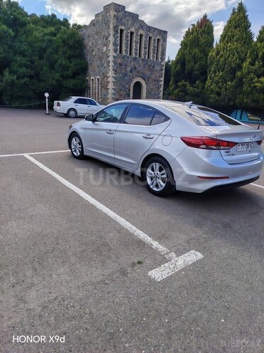 Hyundai Elantra-5