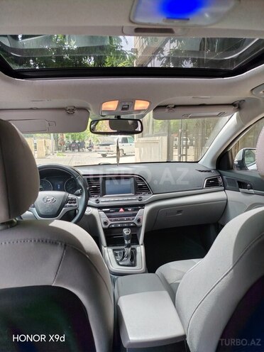 Hyundai Elantra-8