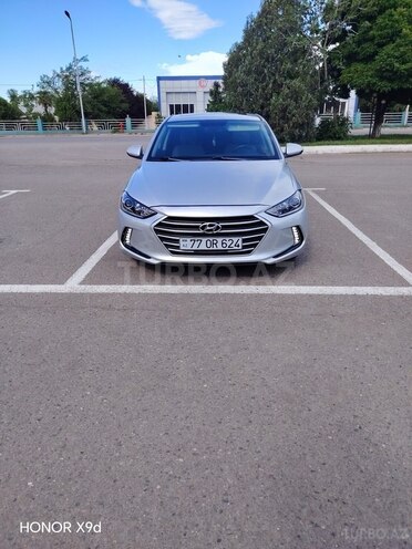 Hyundai Elantra-3