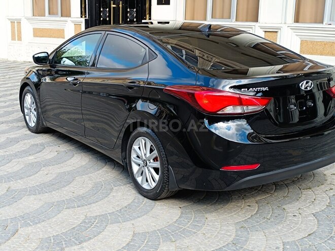 Hyundai Elantra-3
