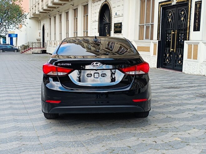 Hyundai Elantra-6