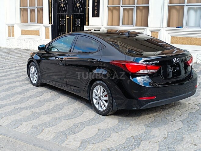 Hyundai Elantra-7