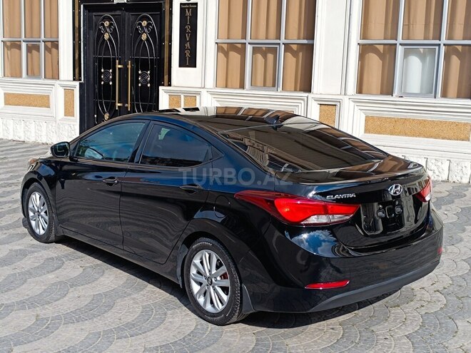 Hyundai Elantra-13