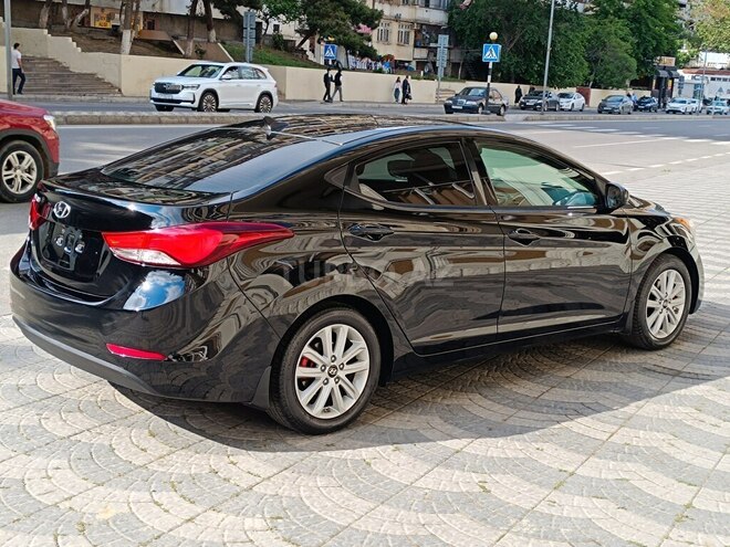 Hyundai Elantra-12