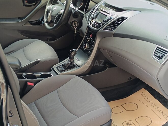 Hyundai Elantra-19